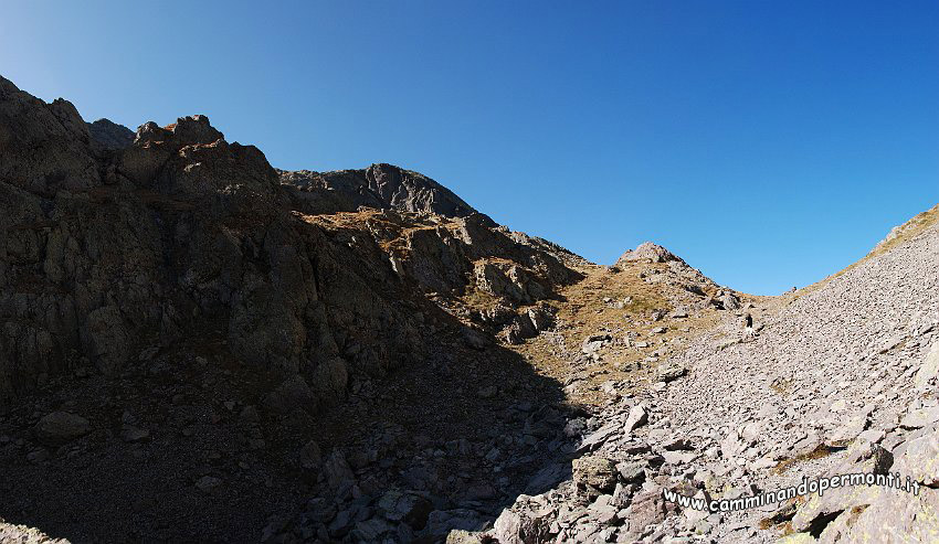 09 12251 Panoramica dal Pizzo alla Bocchetta dell Inferno.jpg